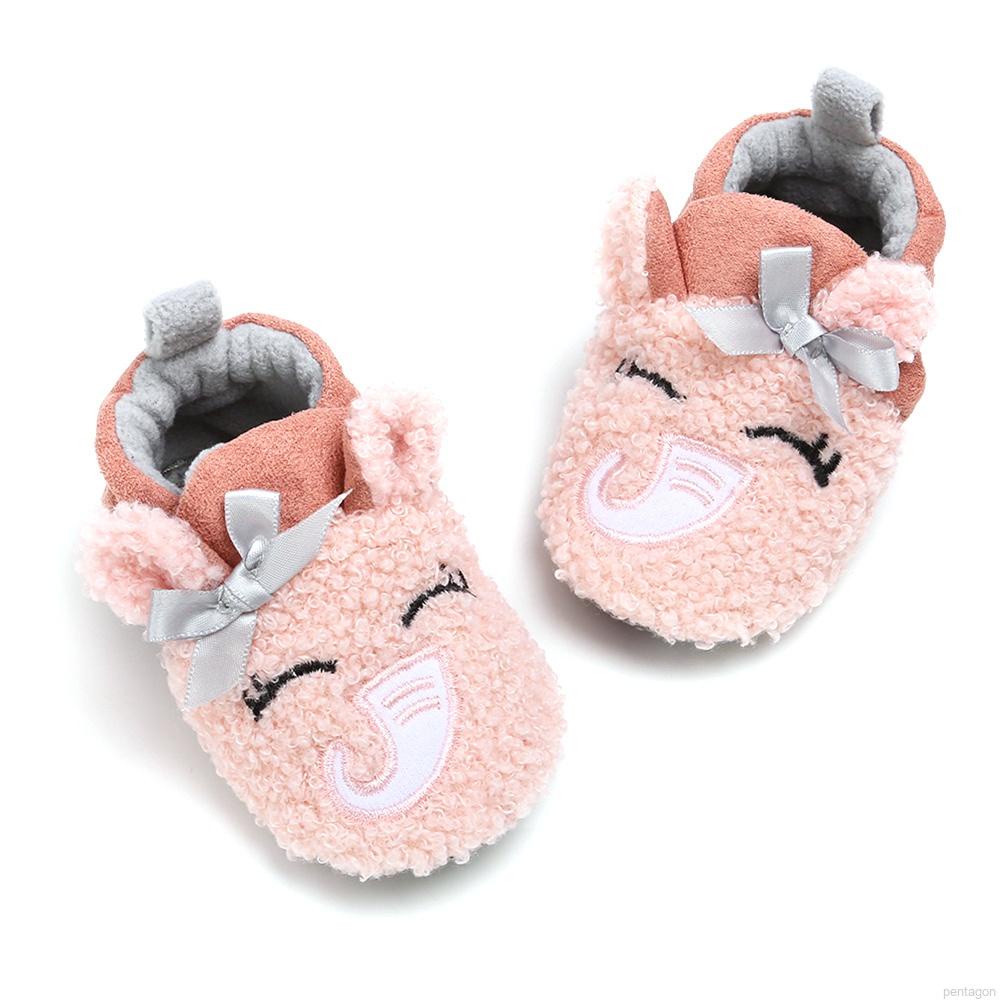 Giày đế mềm giữ ấm cho bé