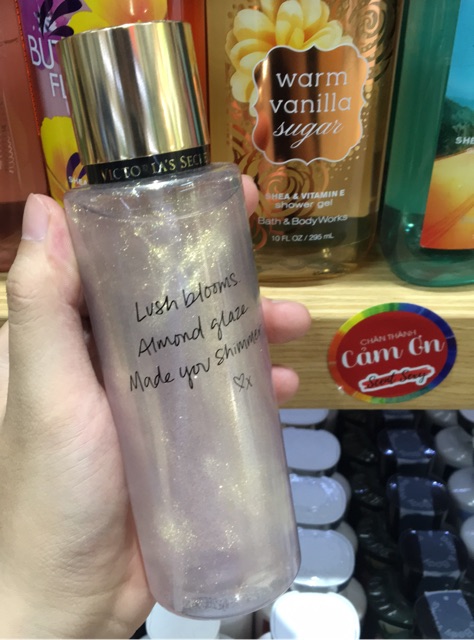 Xịt thơm có nhũ Victoria's Secret - Velvet Petals ( 250mL ) | Thế Giới Skin Care