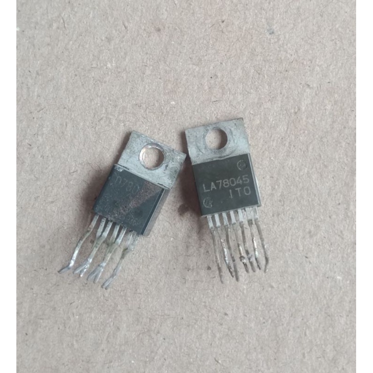 Con IC 7 chân LA78045 lcd tivi CRT cũ.