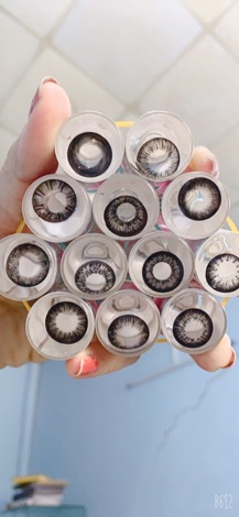 lens màu đen