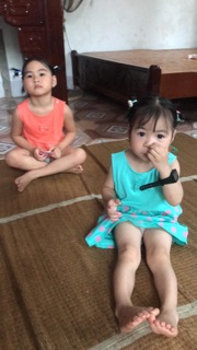 Đầm sát nách bé gái Lullaby
