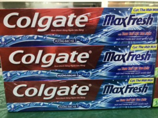 Kem đánh răng Colgate Max Fresh tặng bàn chải