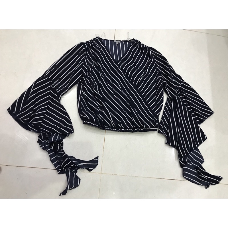 Áo kiểu tay loe độc đáo vnxk 48-52kg