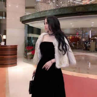 Đầm nhung cúp ngực xòe