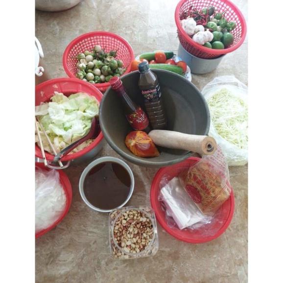 Cối đất nung đâm sụm làm gỏi.đu đủ của thái lan