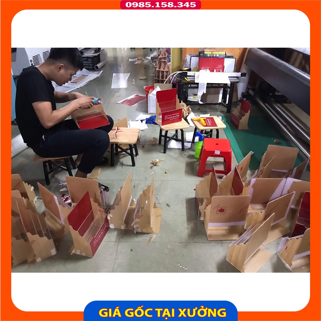 Khay mica 3 tầng  để bàn đựng tờ rơi A4, A5