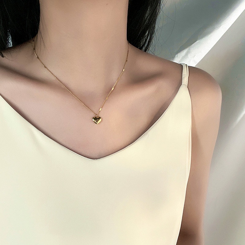 dây chuyền titan nữ Mặt dây chuyền trái tim bằng vàng 18k Vòng cổ của nữ Phụ kiện thời trang đơn giản dễ thương
