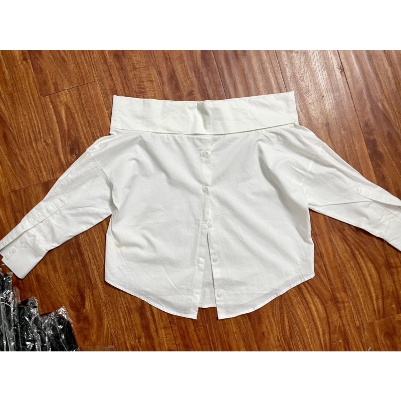 (SẴN) Lala.Clothing Áo sơ mi trắng trễ vai không co giãn M666 | BigBuy360 - bigbuy360.vn