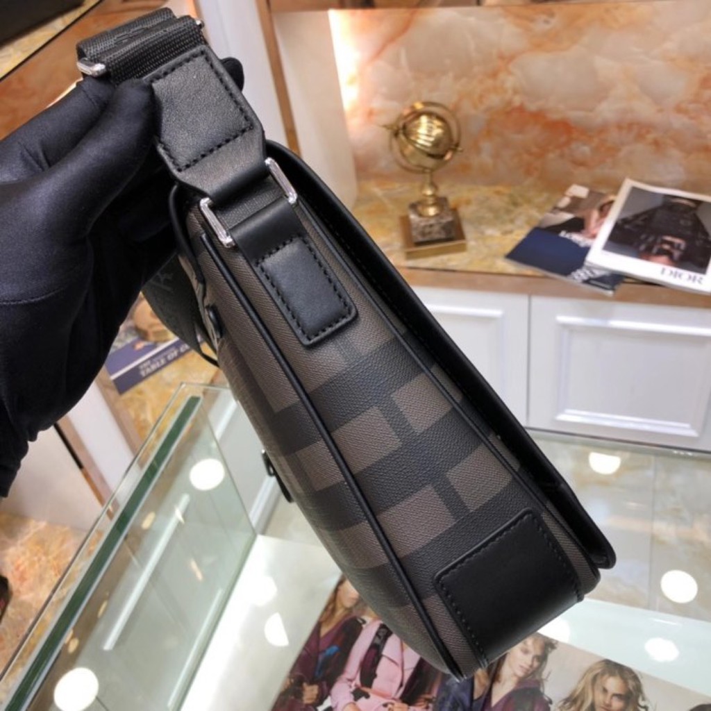 Túi xách nữ Burberry size 31 x 23 x 7cm