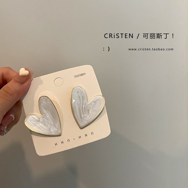 Bông Tai Trái Tim Đơn Giản Và Thanh Lịch