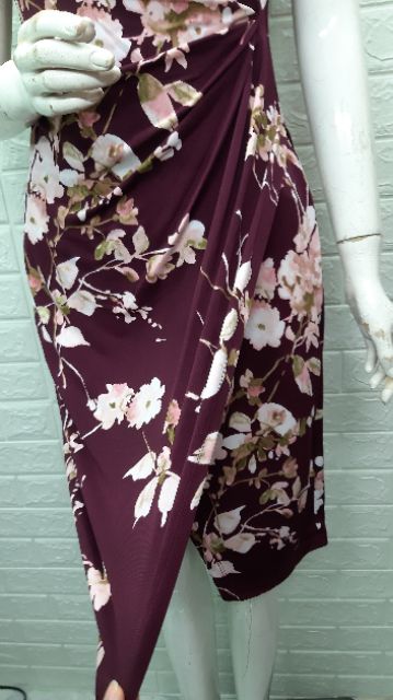 Đầm hoa thun đắp chéo ở tà không tay xuất khẩu dư xịn | BigBuy360 - bigbuy360.vn