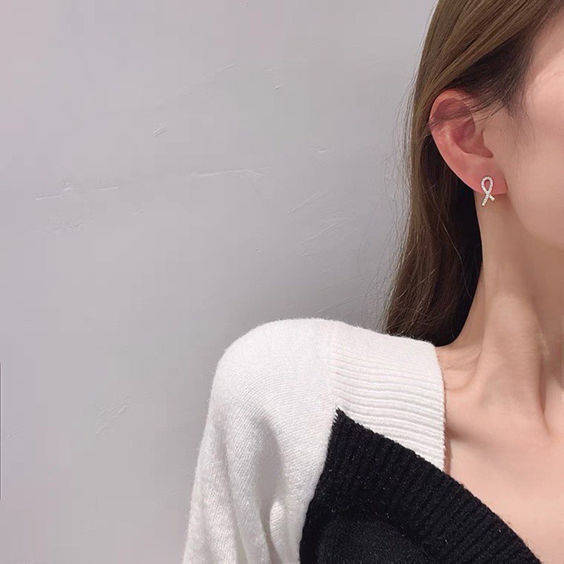 Đôi khuyên tai hình chữ thập cỡ nhỏ và cá tính hợp thời trang