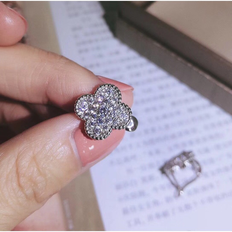 Bông tai hình cỏ ba lá mạ bạc 925 đính đá kim cương