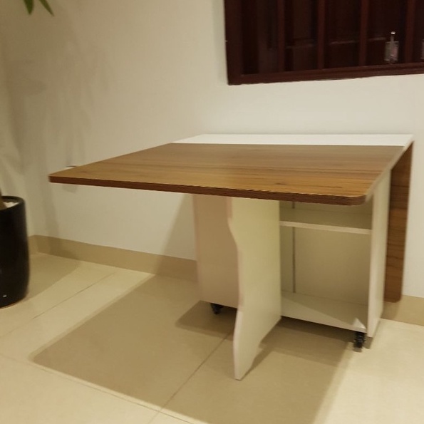 Bàn ăn thông minh có thể gấp gọn di chuyển dẽ dàng phù hợp với không giản bếp nhỏ