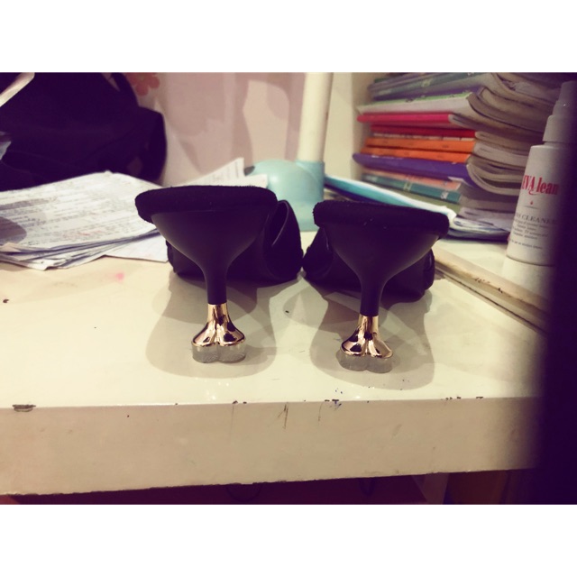 Guốc đen da mềm cao 5p