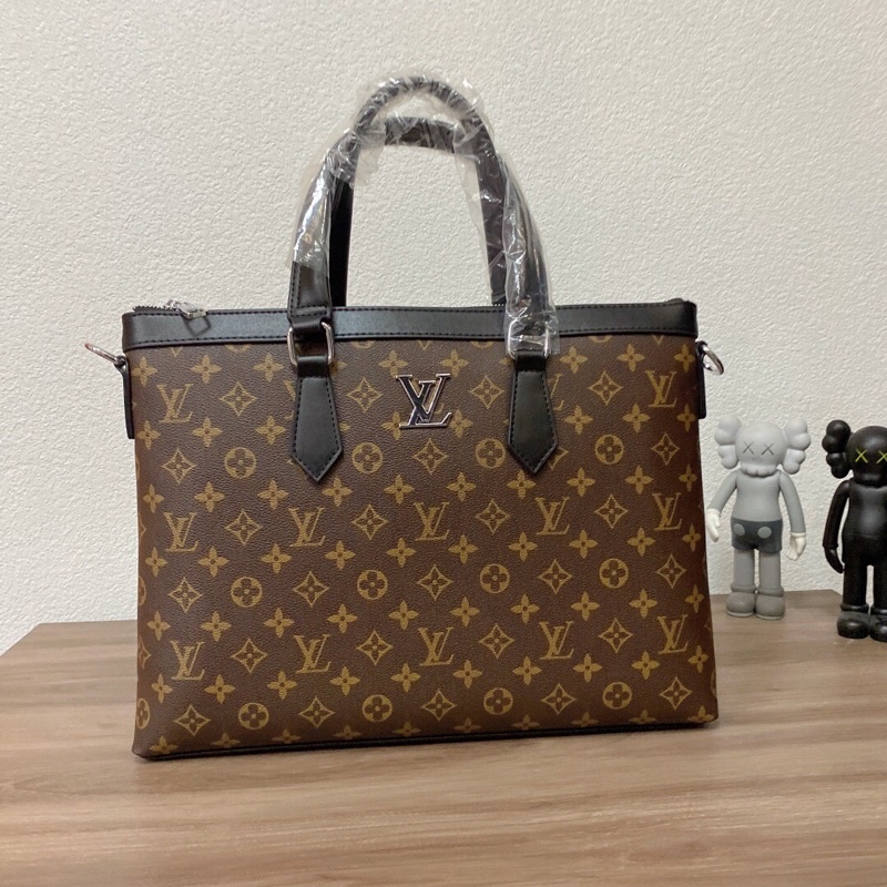 Cặp nam LV Louis*Vuitton* Mesenger cao cấp Au nhập khẩu mới nhất 2021 | BigBuy360 - bigbuy360.vn