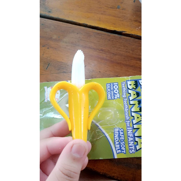 Gặm nướu hươu chuối cho bé giúp bé đỡ ngứa lợi và làm sạch khoang miệng