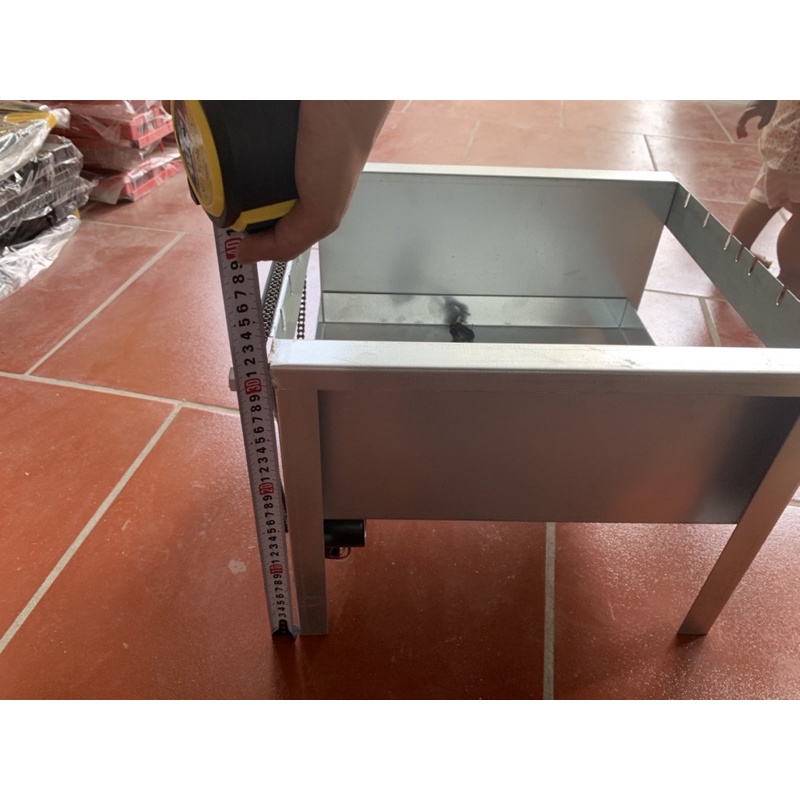 Máy nướng, bếp nướng mini tự động loại 6 xiên, tặng kèm xiên, chuyên dùng nướng thịt lợn, gà, vịt dành cho gia đình