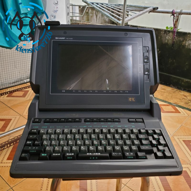 Laptop cổ đại trưng bày, sưu tầm .kienstore358
