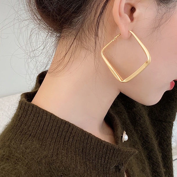 Bông Tai Hình Vuông Màu Vàng Phong Cách Âu Mỹ Thời Trang Cho Nữ