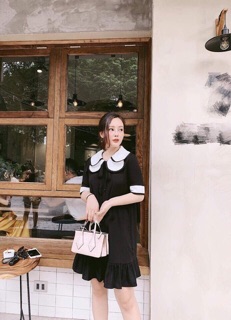 Đầm đen cổ sen cột nơ