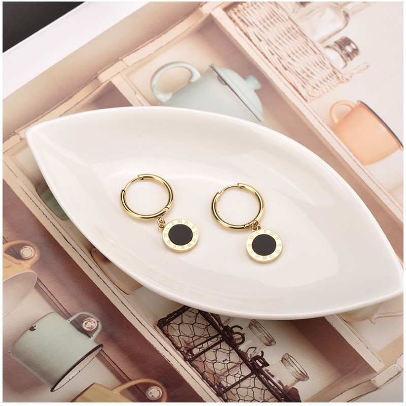 Bông Tai Titan Ko Han Rỉ Tòn Ten Mặt Tròn Đen TT 4053