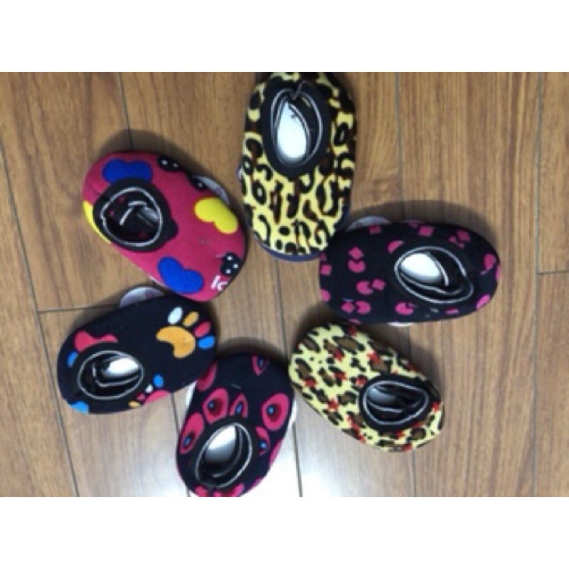 Hài lót nỉ siêu ấm và  chống trơn cho bé đi trong nhà