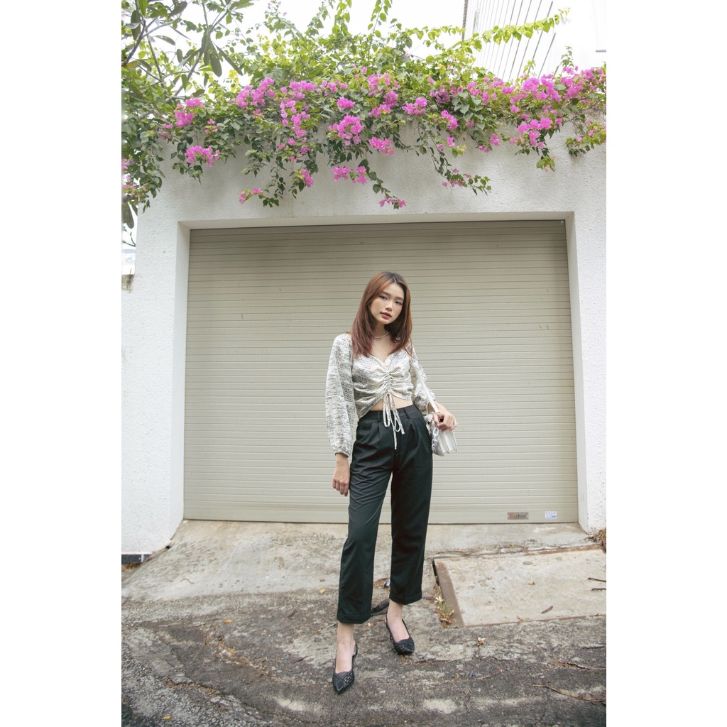 Áo Kiểu Croptop Rút Dây Tay Lỡ - AK22015