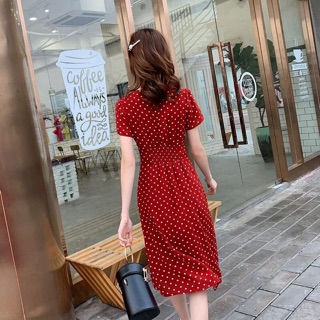 Váy chấm bi đỏ cổ V