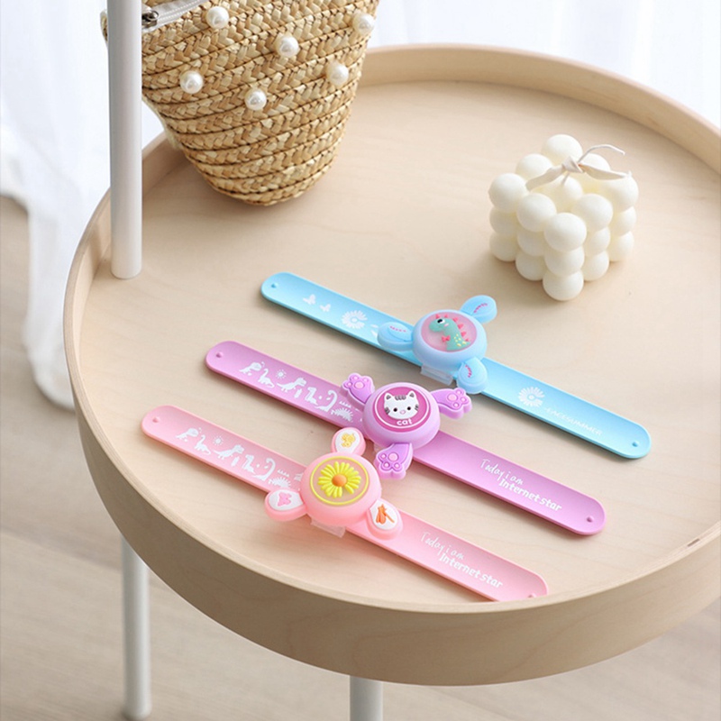 Vòng Đeo Tay Chống Muỗi Có Khóa Xoay Dạ Quang Họa Tiết Hoạt Hình | BigBuy360 - bigbuy360.vn