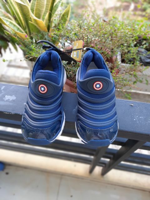 Giày xuất cho bé