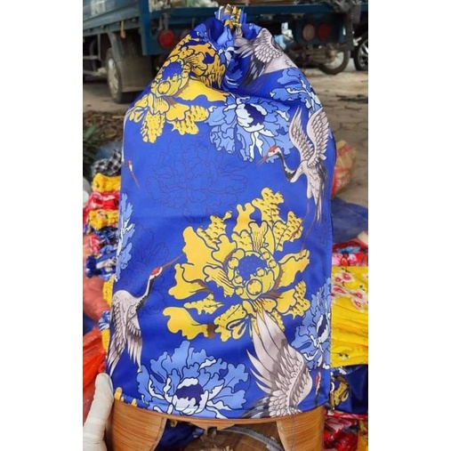 áo lồng gấm cho khuyên