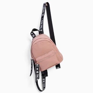 😘
-Balo ZARA MINI BACKPACK WITH LETTERING