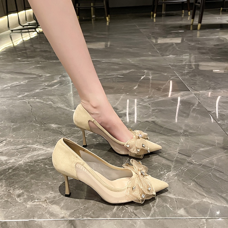 Giày Cao Gót Mũi Nhọn Màu Đen Đính Pha Lê Sang Trọng Cho Cô Dâu