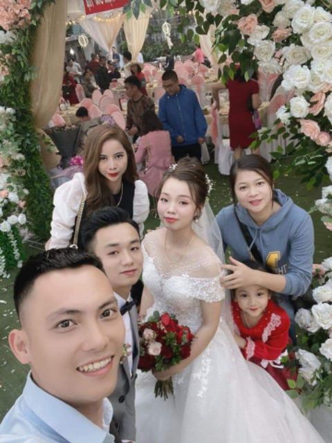 Váy cưới tùng vi tính xoè rộng