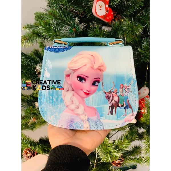 Túi đeo chéo cho bé gái mẫu Elsa dễ thương chất liệu Polyeste chống thấm nước dễ vệ sinh (LuxBAG)