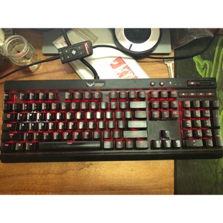 bàn phím cơ Corsair K70 LUX Mechanical RGB Red
