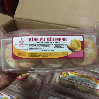 Bánh pía sầu riêng nhân đậu xanh