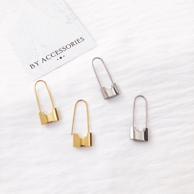 Bông tai titan unisex ổ khóa không gỉ UE200301