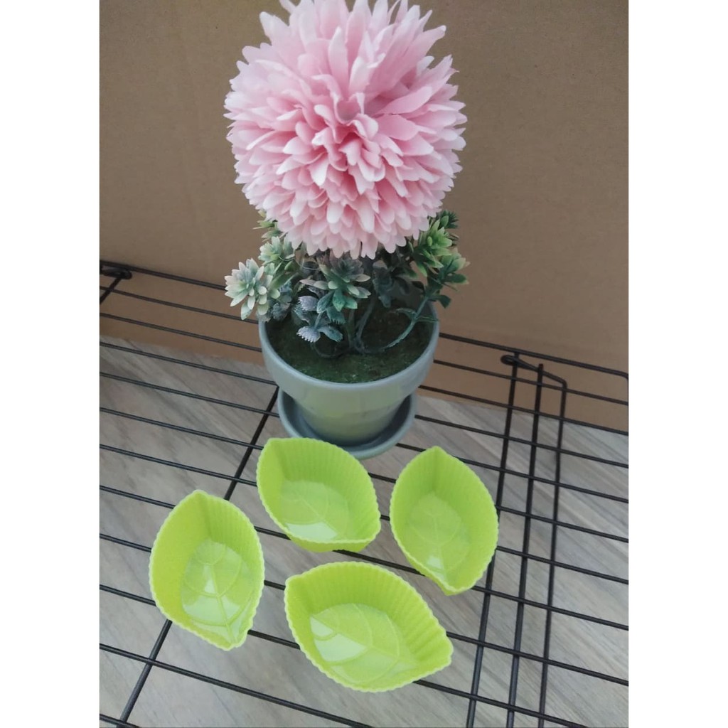 Combo 10 khuôn silicon hình chiếc lá, kích thước 6cm x 4 cm x cao 2.4 cm - màu ngẫu nhiên