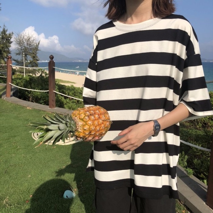 Áo Thun Tay Ngắn Cổ Tròn Kẻ Sọc Thiết Kế Dễ Thương Cho Nữ