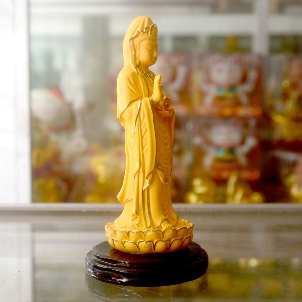 Tượng ngài Quan Thế Âm đứng vàng nhạt viền cao 13cm