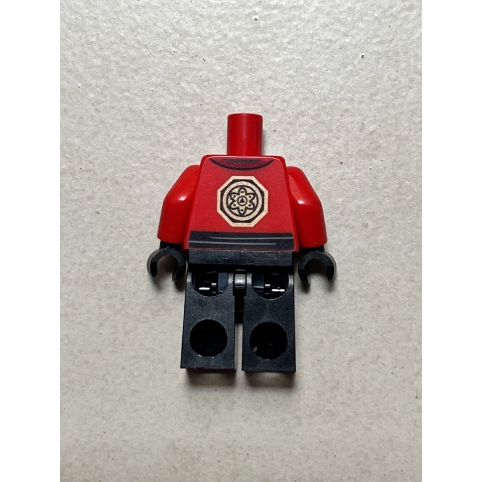 -Lego chính hãng, Áo choàng và chân Nhân vật Châu Á Đen Sash và Biểu tượng vàng-ID 973pb2783c01