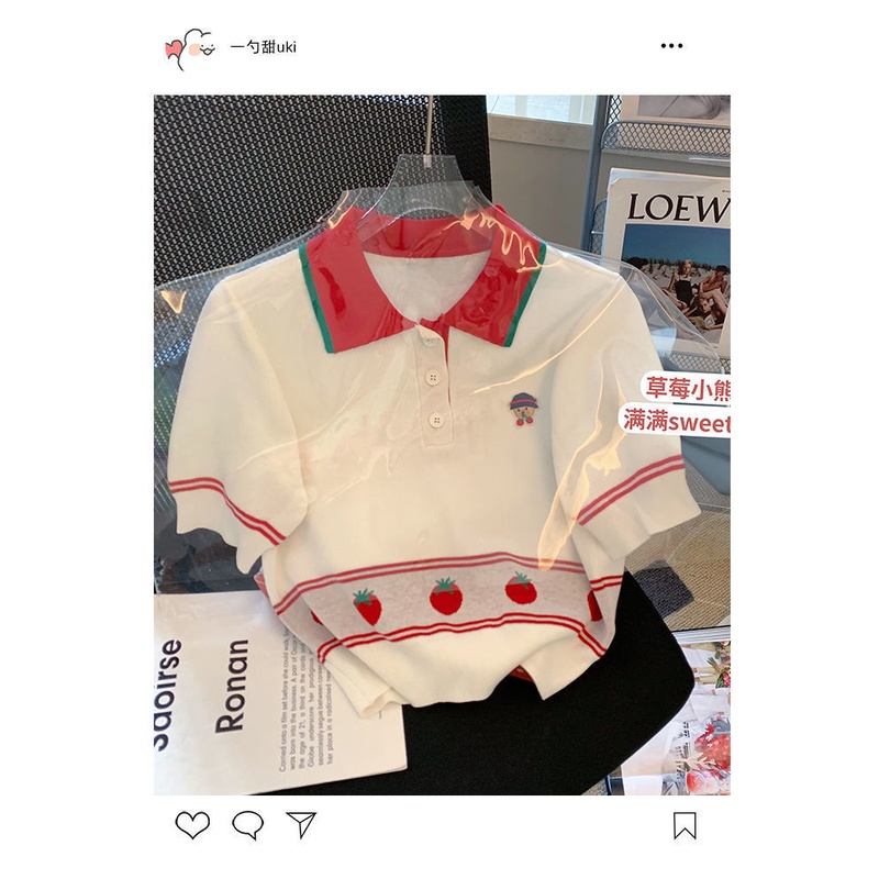 Áo thun tay ngắn dệt kim dáng ngắn cổ polo hoạ tiết dâu tây phong cách phương Tây thời trang mùa hè 2022 cho nữ