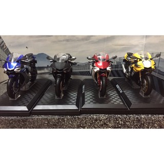 MÔ HÌNH R1 2015 1/12  CÓ KÈM ĐẾ (SỐ LƯỢNG CÓ HẠN NHA)