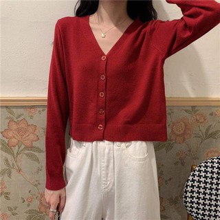 Áo khoác len mỏng cổ tim dáng lửng chất mịn.
