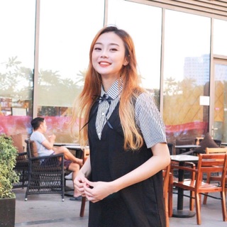 Đầm yếm đuôi cá phối tay sọc
