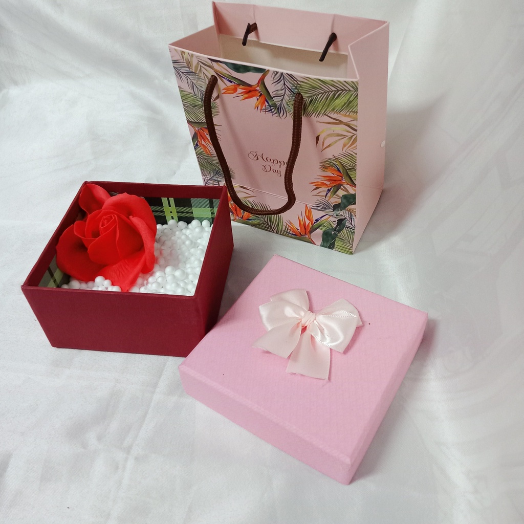 (11x11x6.5cm) Hộp đựng quà tặng sinh nhật, 20/10 kèm túi và phụ kiện chỉ việc để quà vào đem đi tặng