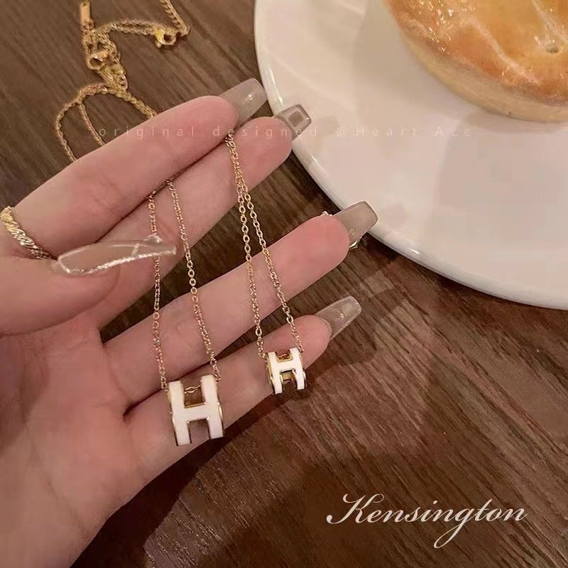 Dây chuyền titan chữ H màu trắng - viền vàng  |Nguyễn Trà Dương|