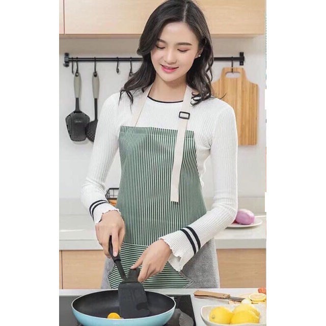 Tạp dề chống nước họa tiết G01 có túi đừng điện thoại, khăn may nổi để lau tay